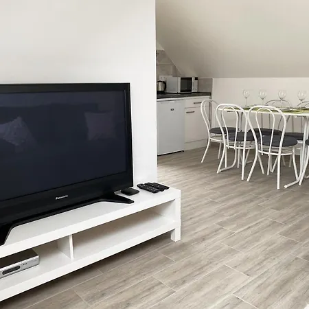 Andrea Apartment *